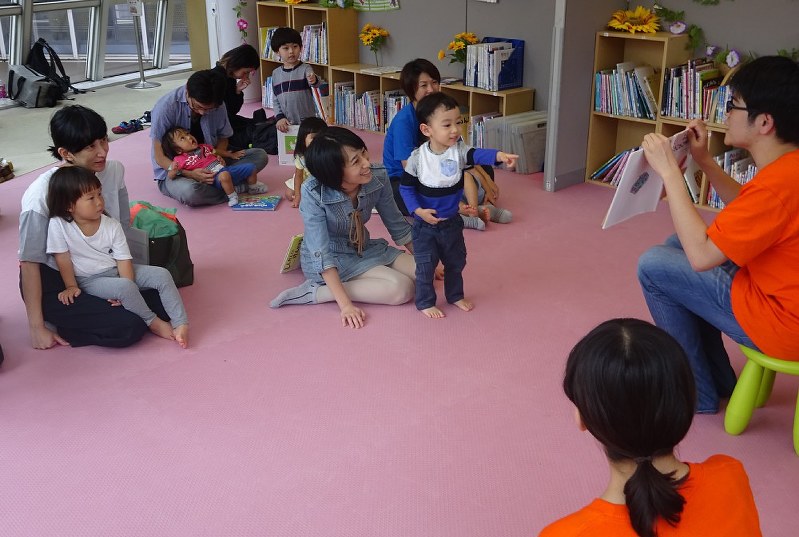 子育て親子 読み聞かせで思考力伸ばす 毎日新聞
