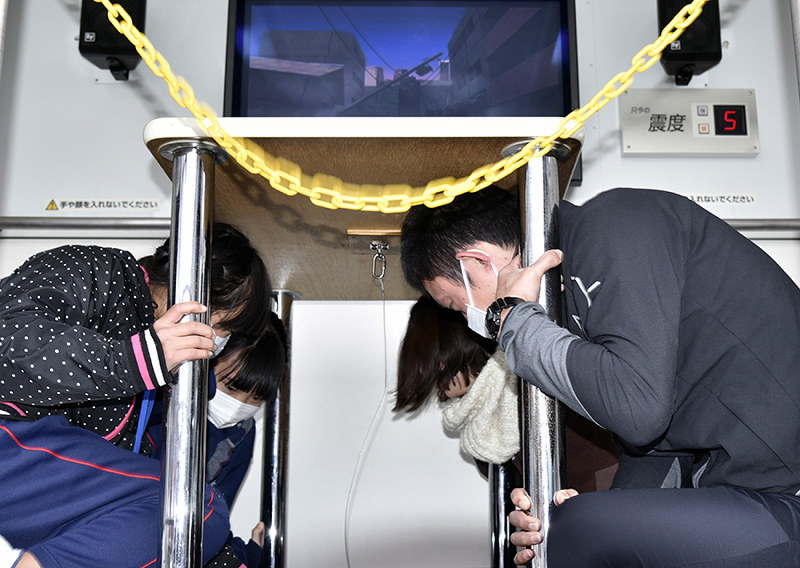南海トラフ地震級の揺れを体験。テーブルにしがみついて耐えていた=京都府宮津市鶴賀で、安部拓輝撮影