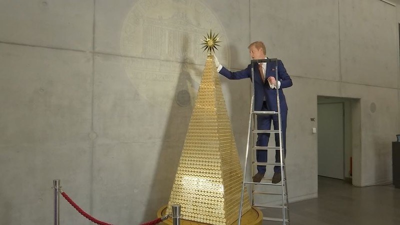 世界の雑記帳：「欧州で最も高価なクリスマスツリー」、独で公開 2.9億