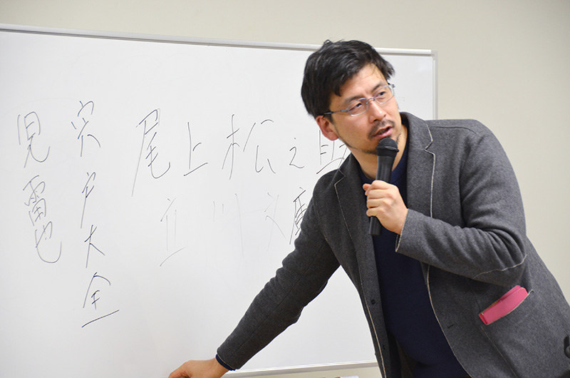 忍者像の変遷を語る春日太一さん=三重県伊賀市のハイトピア伊賀で、大西康裕撮影