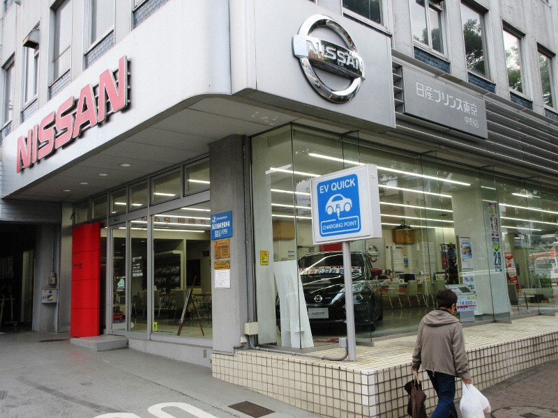 ゴーン容疑者の逮捕以降、日産の販売店からはブランドイメージの悪化に伴う客離れを懸念する声も上がる=東京都中野区で2018年12月10日、松本尚也撮影