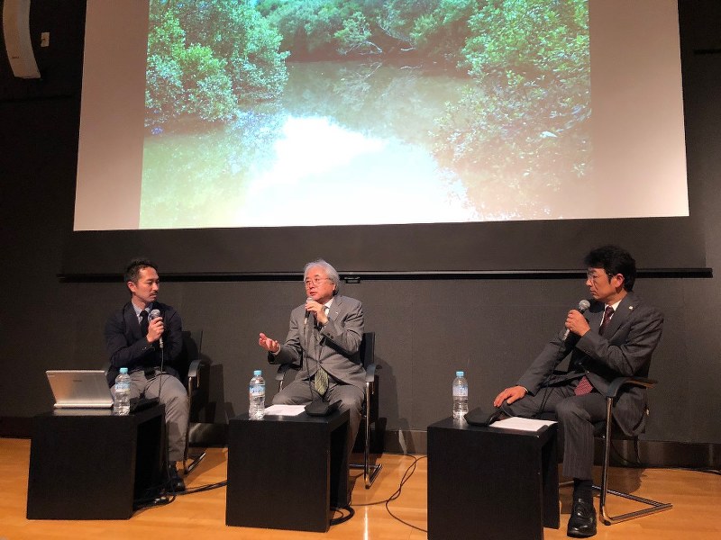 (右から)本多清氏、内貴研二氏、「モア・トゥリーズ」の水谷伸吉事務局長