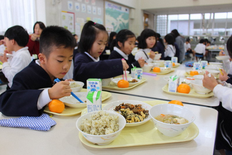 大学倶楽部 神戸大 篠山の味 給食楽しむ フードステーション開発の黒豆使用 毎日新聞