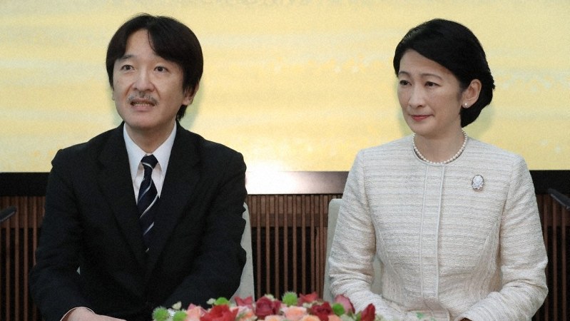 53歳の誕生日を前に記者会見をされる秋篠宮さまと紀子さま=東京都港区の秋篠宮邸で2018年11月22日、代表撮影