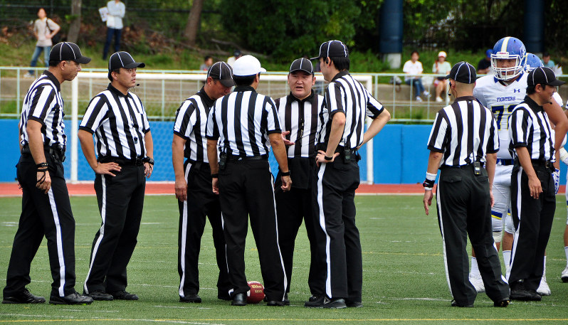 第７３回毎日甲子園ボウル 激動の年に 下 危険 抑止 審判１人増 毎日新聞