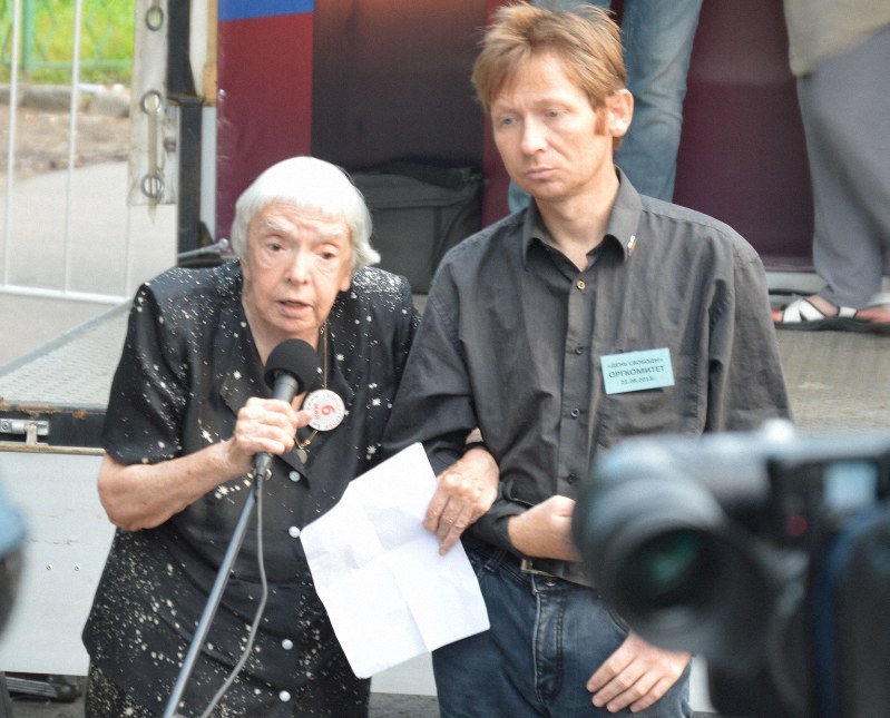 80代後半になってもアレクセーエワさんはさまざまな集会に参加し訴え続けた=モスクワで2013年8月、大前仁撮影