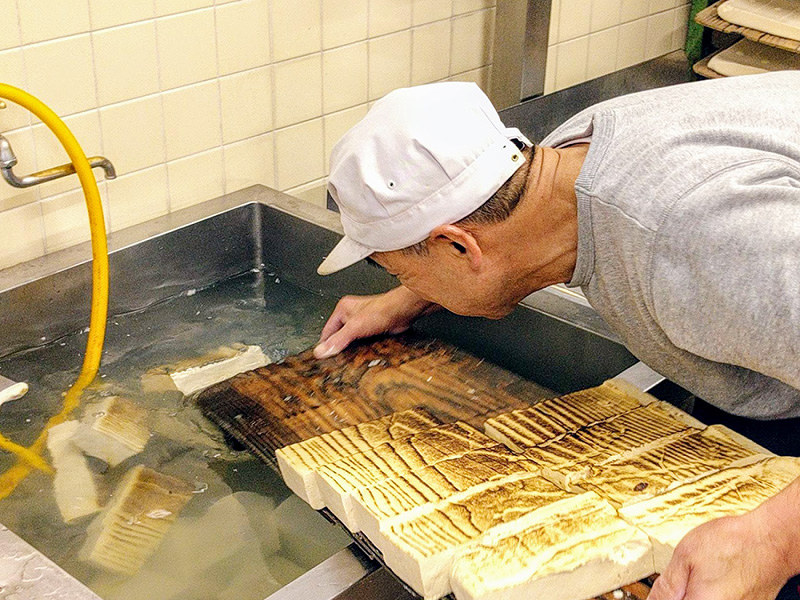 とうふ屋のある町はいい町だ ９ 堤食品 京都市北区 研究心と夫婦のあうん 毎日新聞