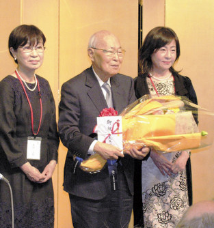 第５９回毎日芸術賞 受賞した有馬朗人さんのお祝いの会開催 毎日新聞