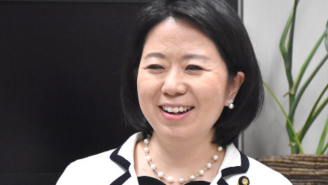 自見英子氏＝須藤孝撮影