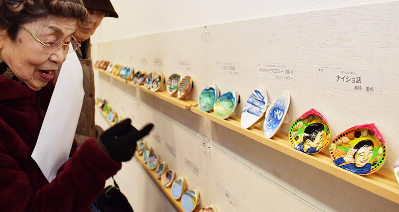 ハマグリ貝アート展 ユニークな作品 益田で２３日まで 島根 毎日新聞