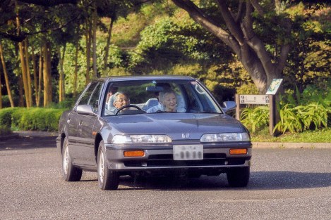 フィリップ殿下が交通事故 接触後に横転 けがなし 毎日新聞