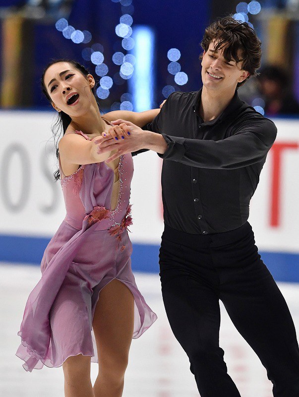 THE ICE 当選品 坂本花織 宮原知子 三原舞依　直筆サイン入　限定品 THE ICE 2022」坂本花織・三原舞依・宮原知子 × 人気