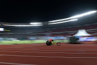 【アジアパラ大会・陸上】男子８００メートル（車いすＴ５２）で優勝した佐藤友祈＝インドネシア・ジャカルタで２０１８年１０月８日、久保玲撮影