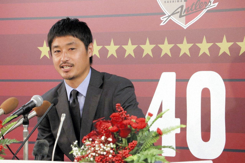 鹿島黄金期支えた小笠原引退 地元サポーターらねぎらいの声 | 毎日新聞