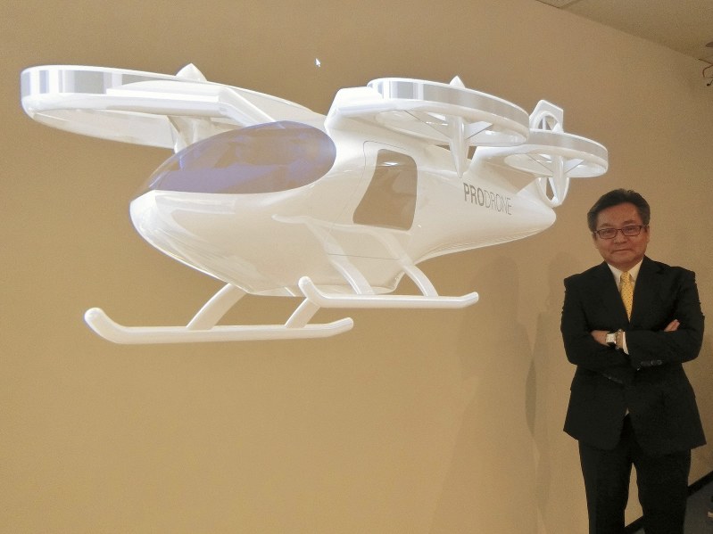 空飛ぶ無人タクシー「AEROCA(エアロカ)」の開発に乗り出すプロドローンの河野雅一社長=名古屋市内で2018年12月7日、小倉祥徳撮影