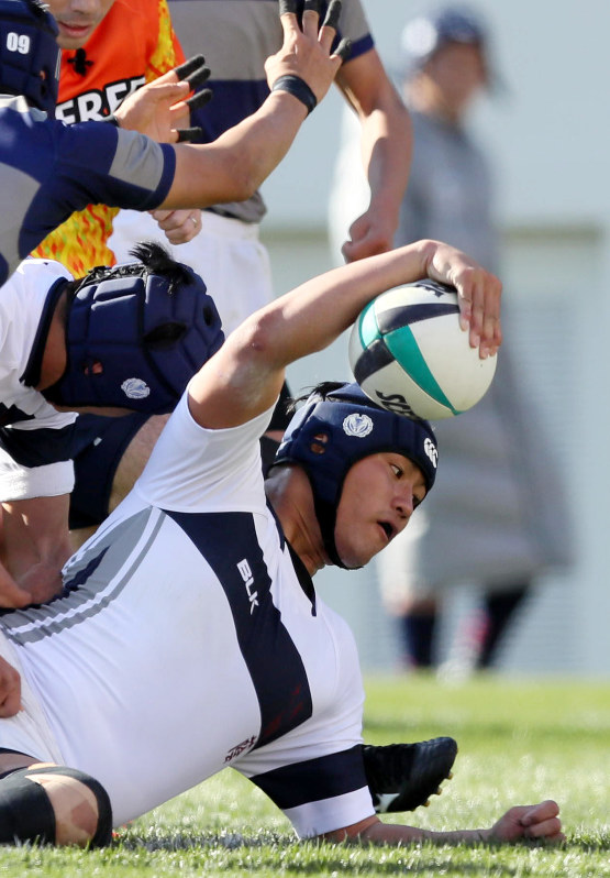 【大阪桐蔭-玉島】後半、ラックからボールを回し、大阪桐蔭・杉本がトライ=幾島健太郎撮影