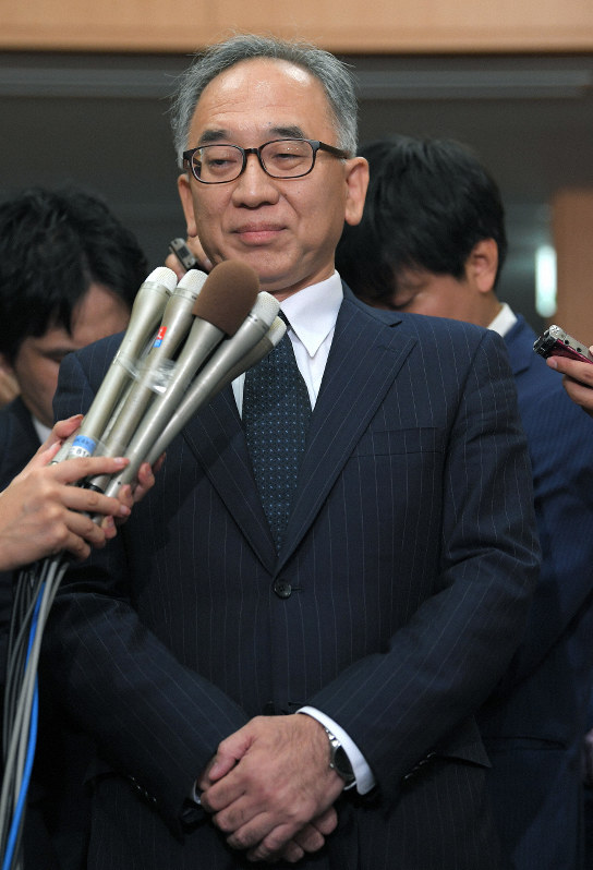 自身の辞任について取材に応じる高橋道和氏=文科省で2018年9月21日、手塚耕一郎撮影