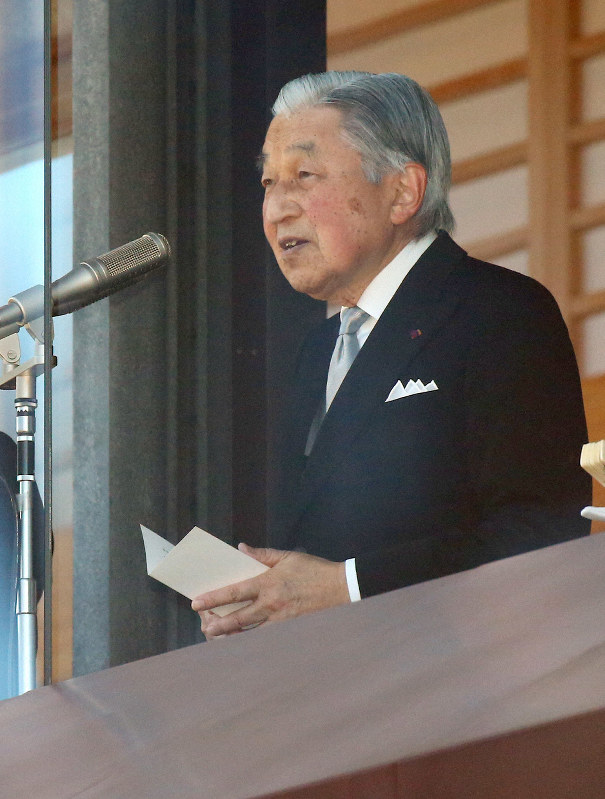 新年一般参賀で、お言葉を述べられる天皇陛下=皇居・宮殿で2019年1月2日午後1時2分、小川昌宏撮影