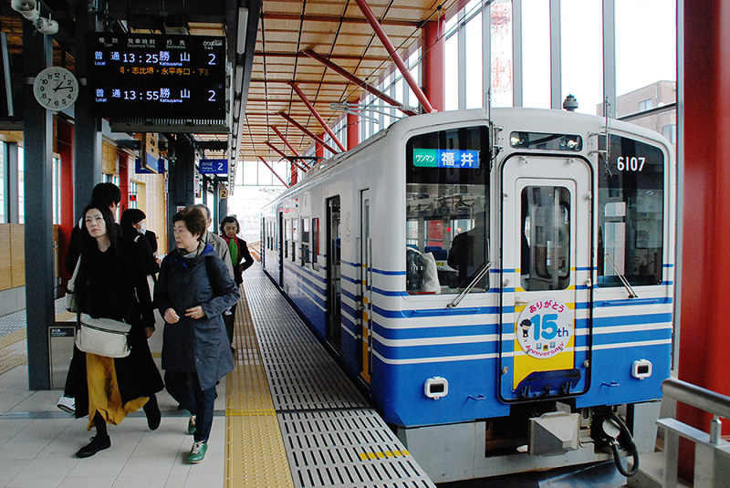 ｌｏｏｋｗｅｓｔけいざい 地域鉄道 廃線に危機感 住民熱意で利用増 毎日新聞