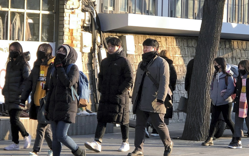 チェック 黒マスク じわり増 売り上げ２年で２５倍 韓国 日本のアイドル着用で人気 毎日新聞