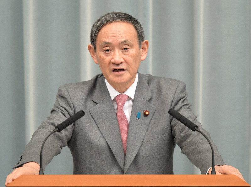 記者会見で韓国人の元徴用工への賠償を命じた韓国最高裁判決を巡り、日韓請求権協定に基づく政府間協議の申し入れについて質問に答える菅義偉官房長官=首相官邸で2019年1月9日午前11時16分、川田雅浩撮影