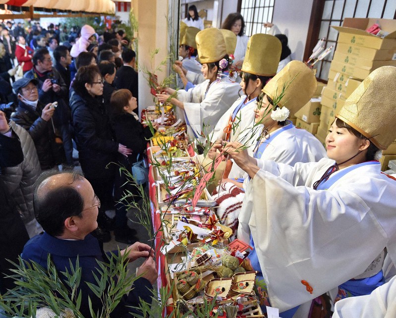 ササ持って来い 響き 今宮戎神社で 十日戎 始まる 大阪 毎日新聞 ササ持って来い 響き 今宮戎神社で 十日戎 始まる 大阪 毎日新聞