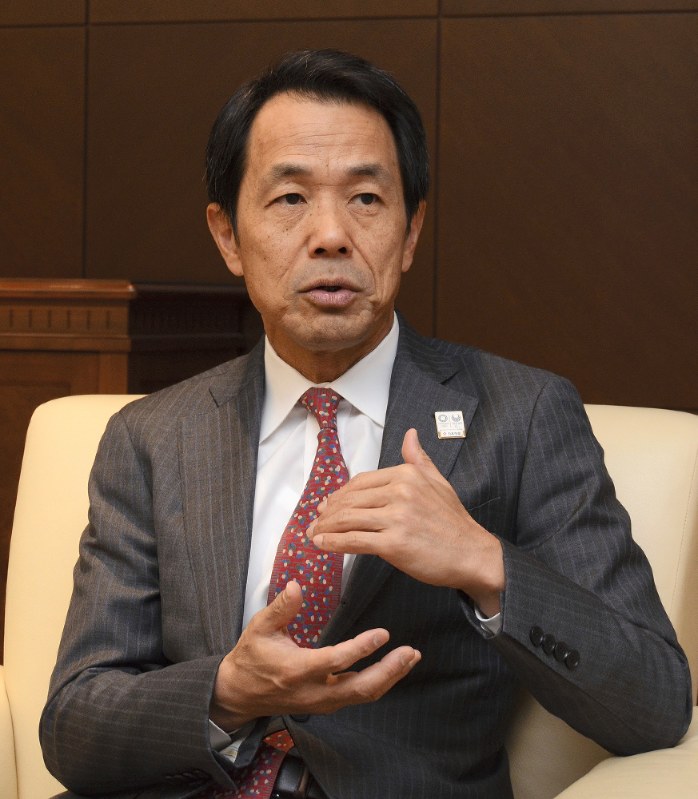 インタビューに応じる日本生命保険の清水博社長=東京都千代田区で2018年12月11日、後藤豪撮影