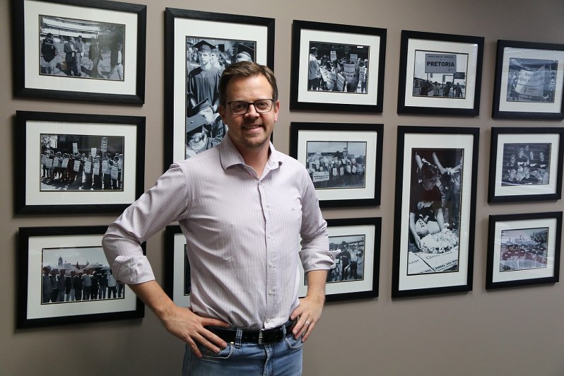 南アフリカ アパルトヘイト崩壊四半世紀 うごめく白人右派 黒人へ土地再分配 不満募り欧米に接近 毎日新聞