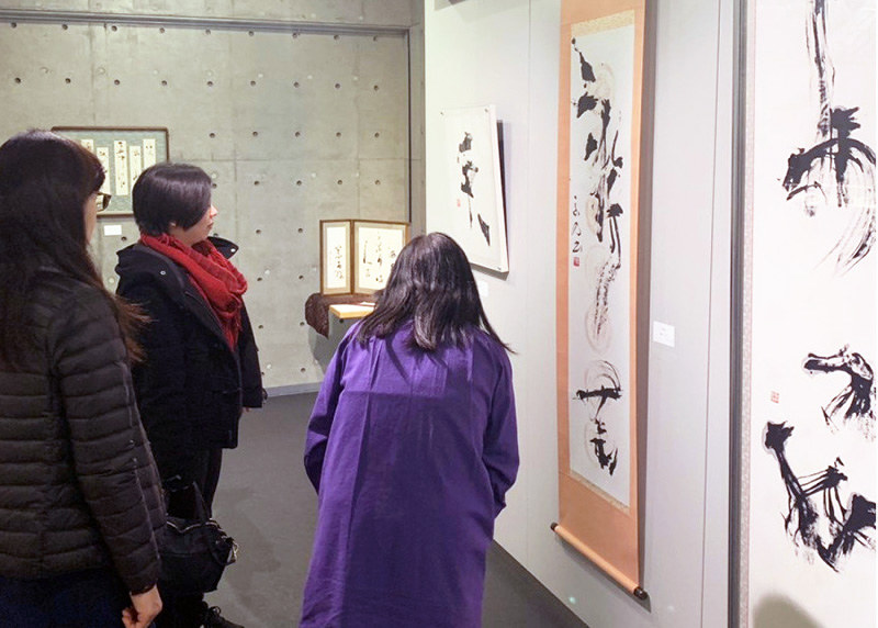 會 現代書展 多彩な作品並ぶ ２８日まで 呉 広島 毎日新聞