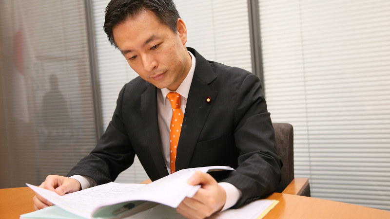村井英樹氏=佐々木順一撮影