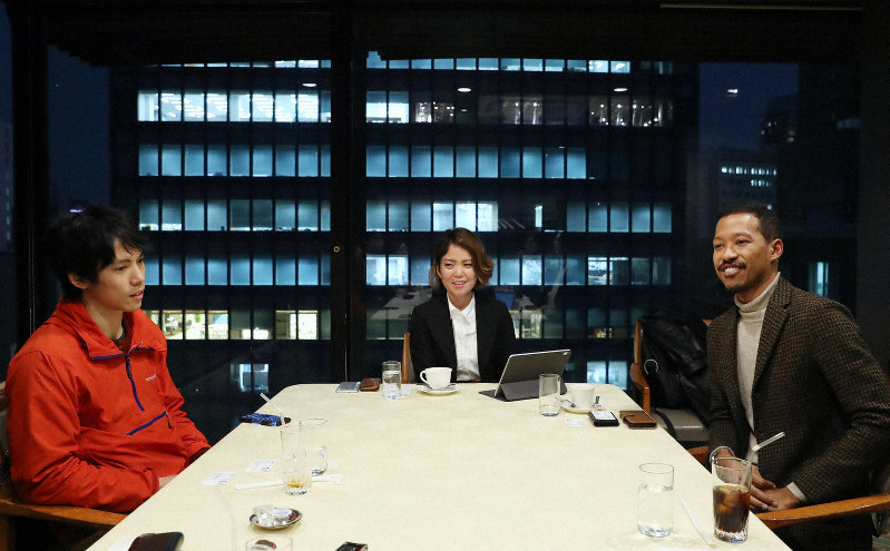 座談会で話す(右から)ブルームスキームの中里裕史CEO、MODALAVAの桂茉利子CEO、ventusの小林泰CEO=東京都千代田区で2018年12月26日、小川昌宏撮影