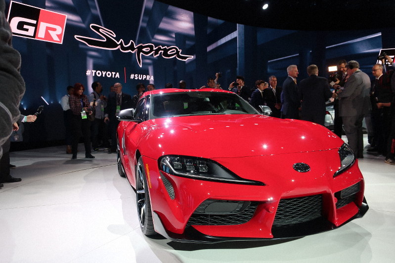 トヨタ スープラ 公開 17年ぶり新モデル 北米自動車ショー開幕 毎日新聞