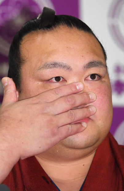 稀勢の里引退会見「土俵人生に一片の悔いもない」 | 毎日新聞
