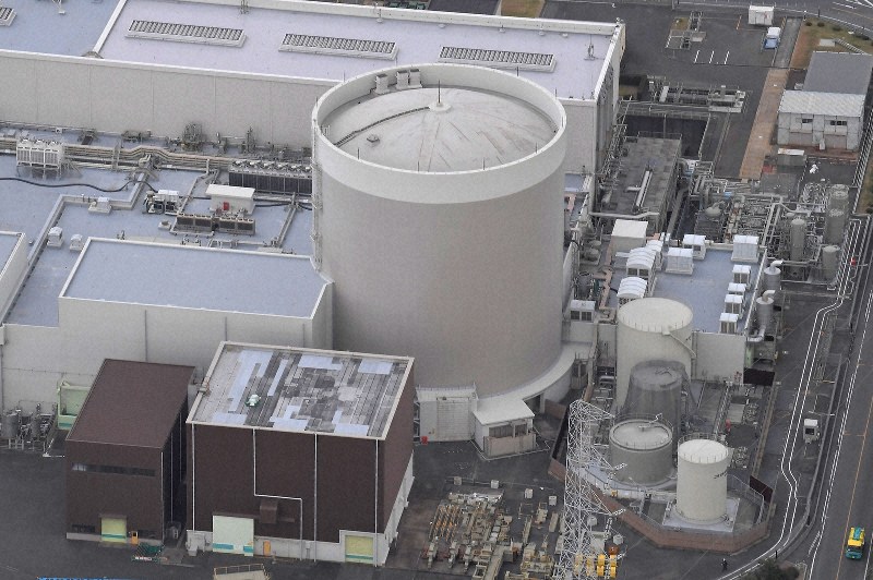 廃炉になる見通しとなった玄海原発2号機=佐賀県玄海町で2019年1月17日、本社ヘリから徳野仁子撮影