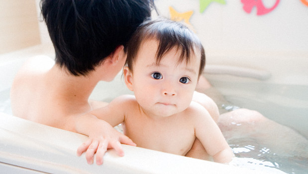 風呂上がりの赤ちゃんに白湯 は正しい 北海道大学coi やさしい子育てレッスン 高橋紀子 毎日新聞 医療プレミア