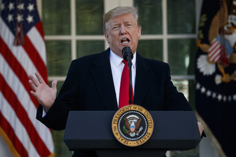 米政府機関閉鎖の一時解除を発表するトランプ大統領＝ワシントンのホワイトハウスで2019年1月25日、AP