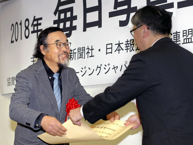 内閣総理大臣賞に選ばれた石津武史さん=2019年1月26日、山下浩一撮影