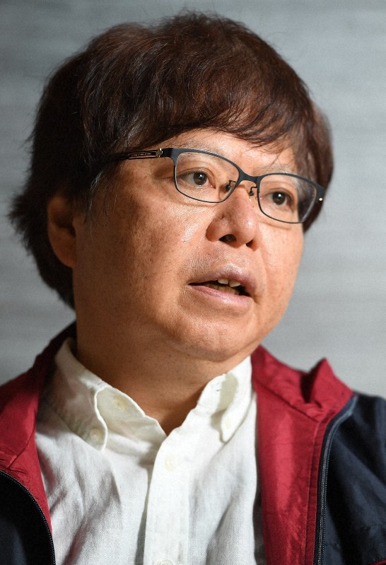 コラムニストの中森明夫さん=中村藍撮影