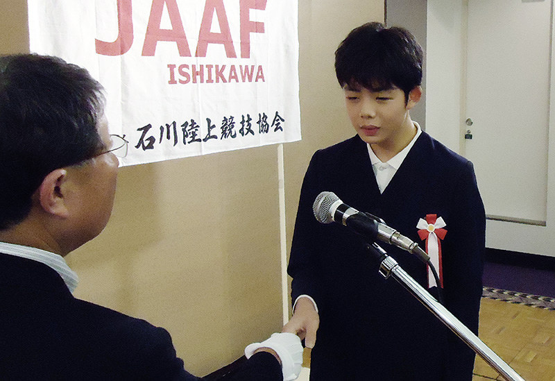 陸上 県最優秀賞に大田さん 走り高跳び ら 選手 指導者８８人表彰 石川 毎日新聞