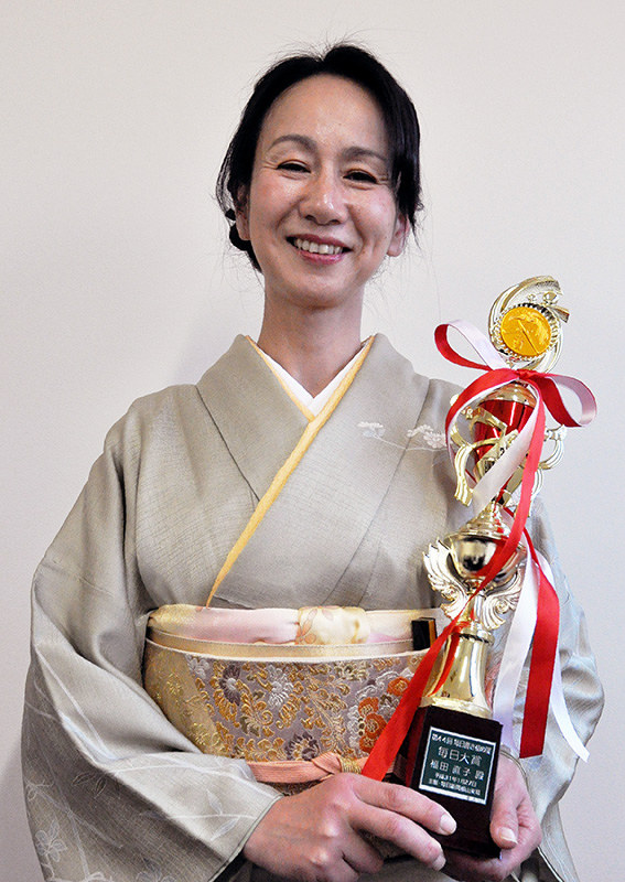 毎日書き初め展 302人 4団体を表彰 最高賞 福田さん 今後も精進 府中市 広島 毎日新聞 毎日書き初め展 302人 4団体を表彰 最高賞 福田さん 今後も精進 府中市 広島 毎日新聞