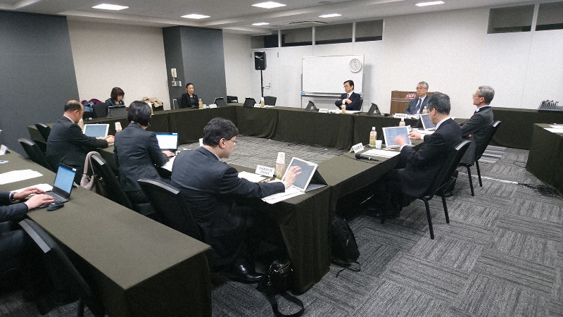 新年度に追加する「指定難病」を決めた厚生労働省の検討委員会の会合=東京都港区で2019年1月31日、照山哲史撮影