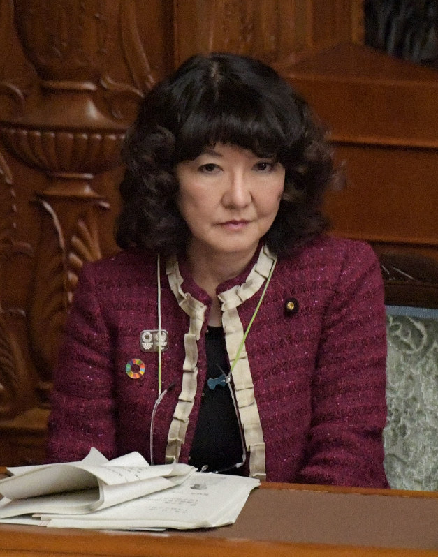 参院本会議に臨む片山さつき地方創生担当相=国会内で2019年2月1日午後3時16分、川田雅浩撮影