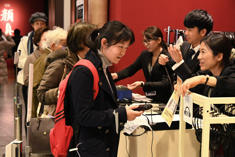 中国や台湾などからの観光客でにぎわう特別展「顔真卿 王羲之を超えた名筆」=東京都台東区の東京国立博物館で1日午後2時3分、根岸基弘撮影
