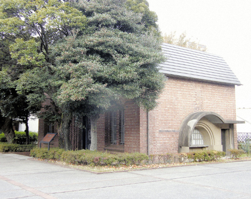 中野区が現地保存を決めた旧中野刑務所正門=同区提供