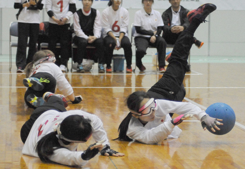 ゴールボール・ジャパンパラ大会【日本-トルコ】決勝後半を零封した日本の守備=千葉ポートアリーナで2019年2月3日、芳賀竜也撮影