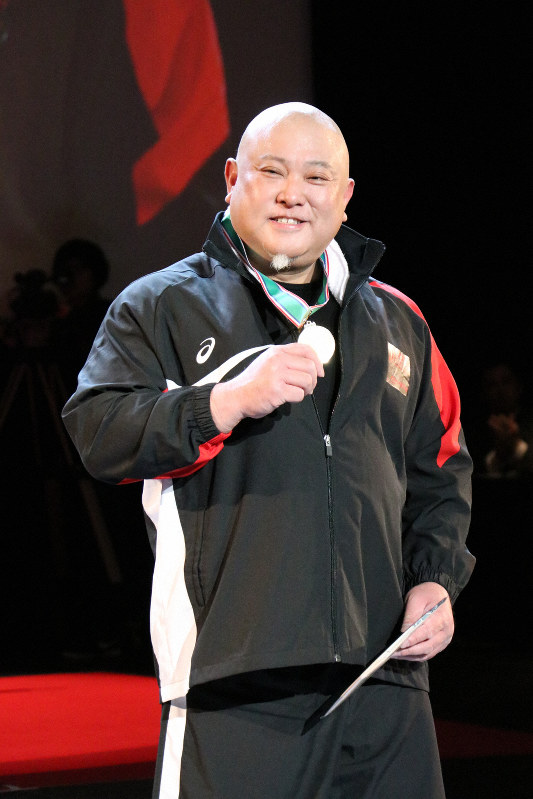 男子107キロ級で日本新記録となる200キロを挙げた中辻克仁=東京都八王子市の日本工学院八王子専門学校で2019年2月3日午後3時45分、高橋秀明撮影