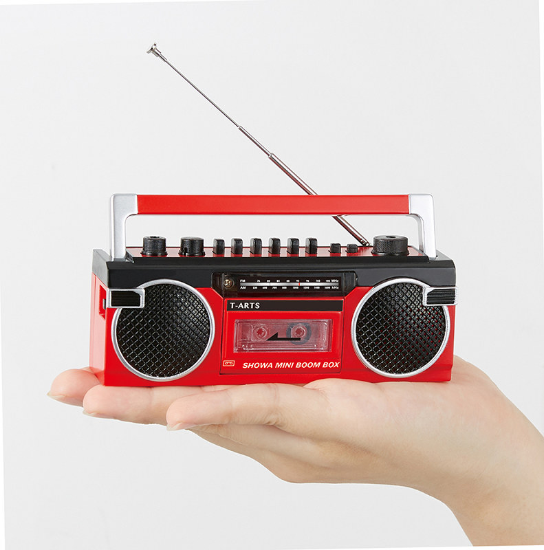 玩具：ミニチュアサイズの昭和家電 たたくと直るテレビなど [写真特集1