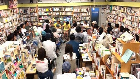 毎月第1金曜日に春光堂書店で行われる読書会=筆者提供