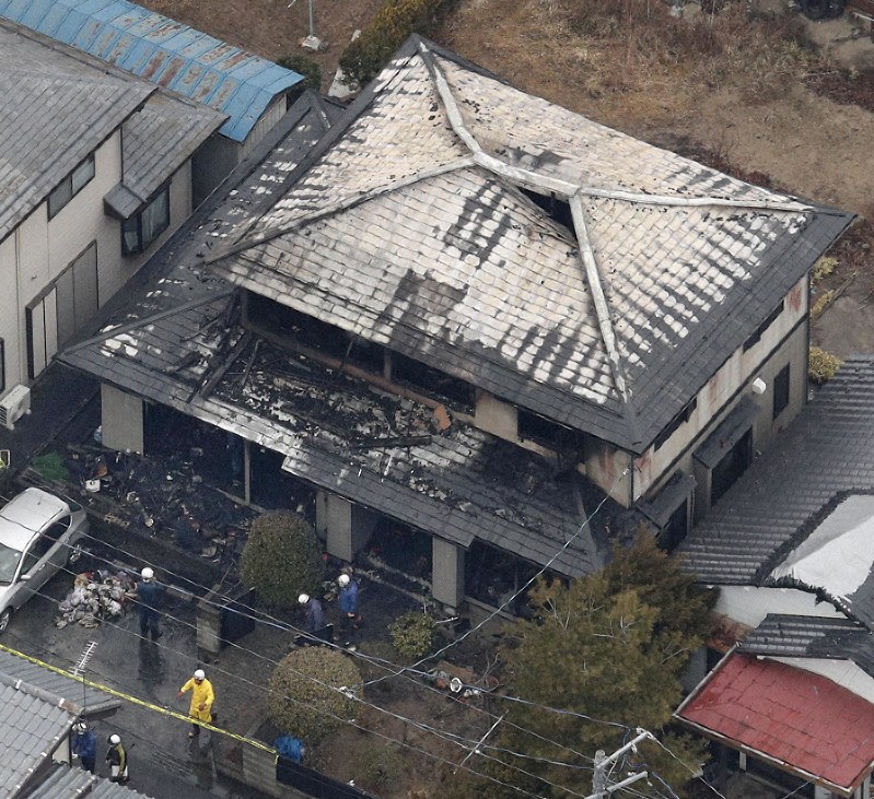 4人の遺体が見つかった火災現場=福島県郡山市で2019年2月6日午前9時24分、本社ヘリから