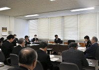 中学、高校の部活動の指針について議論する長野県教委＝長野県庁で